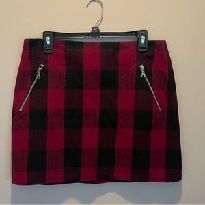 Plaid skirt with pockets!